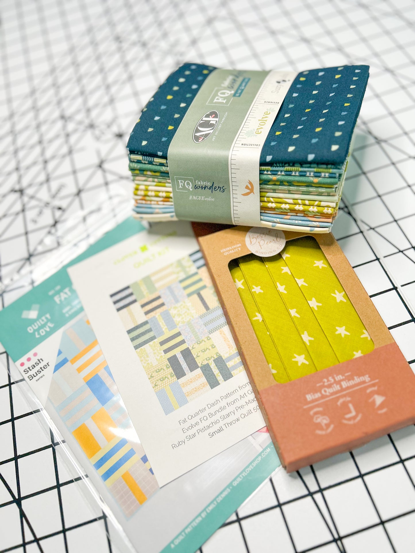 Fat Quarter Dash Quilt Kit – Small Throw 50" × 60" - Evolve