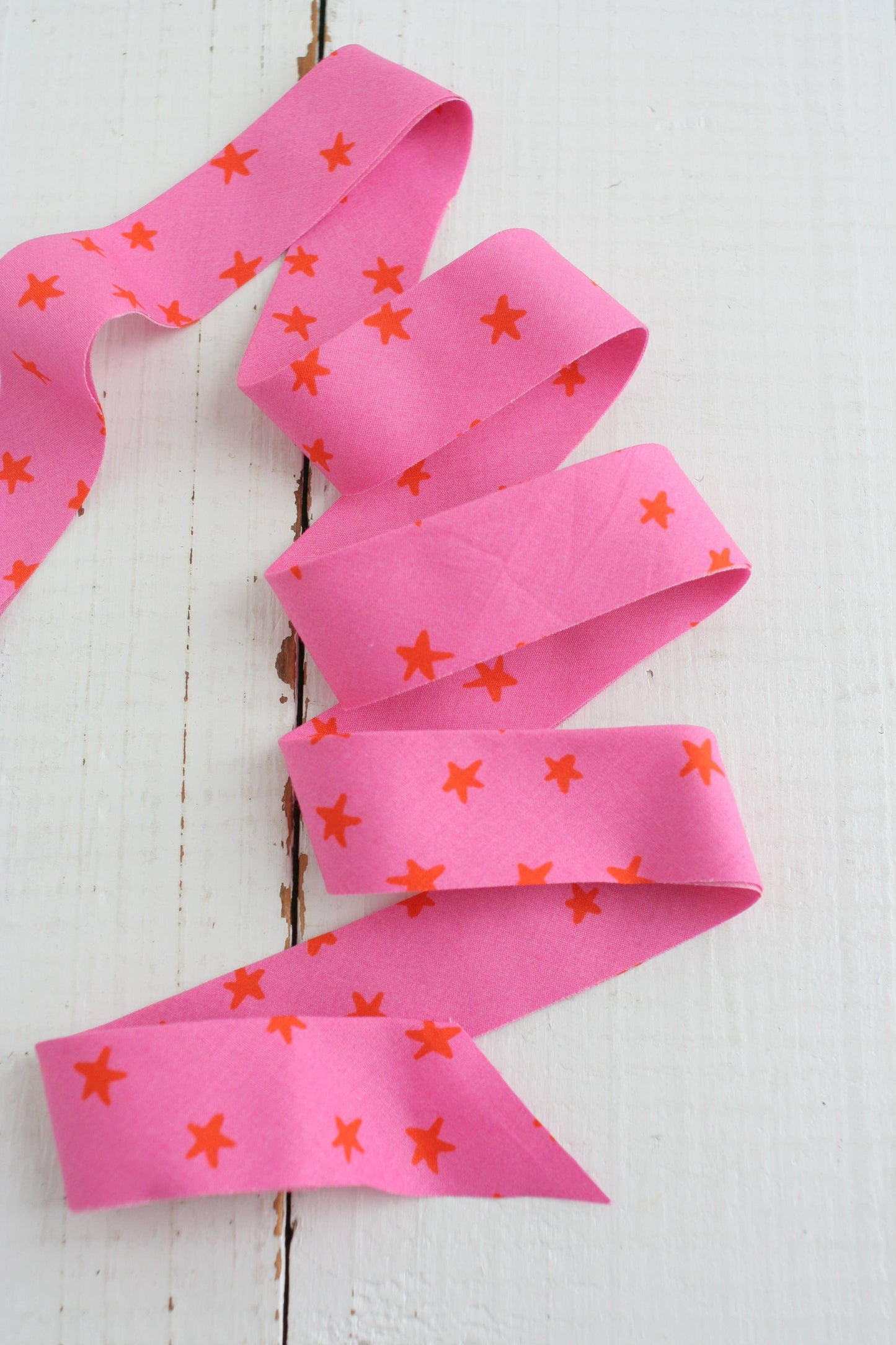 2.5" Bias Quilt Binding, Starry Vivid Pink