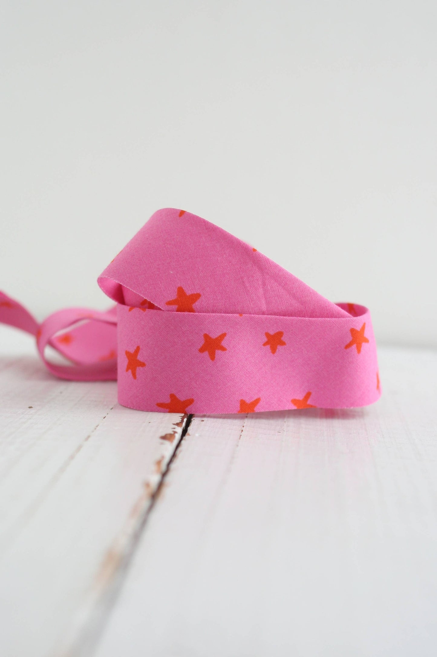 2.5" Bias Quilt Binding, Starry Vivid Pink